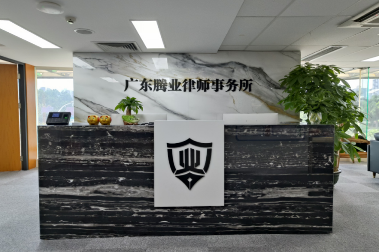 腾业律师事务所：离婚时获得抚养权的一方，可以委托父母抚养吗？